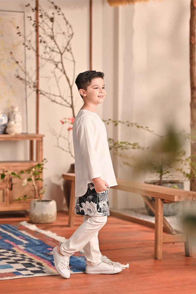 The Perfect Slim Fit Pants - White