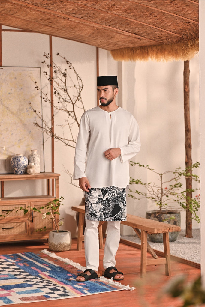 The Perfect Men Slim Fit Pants - White