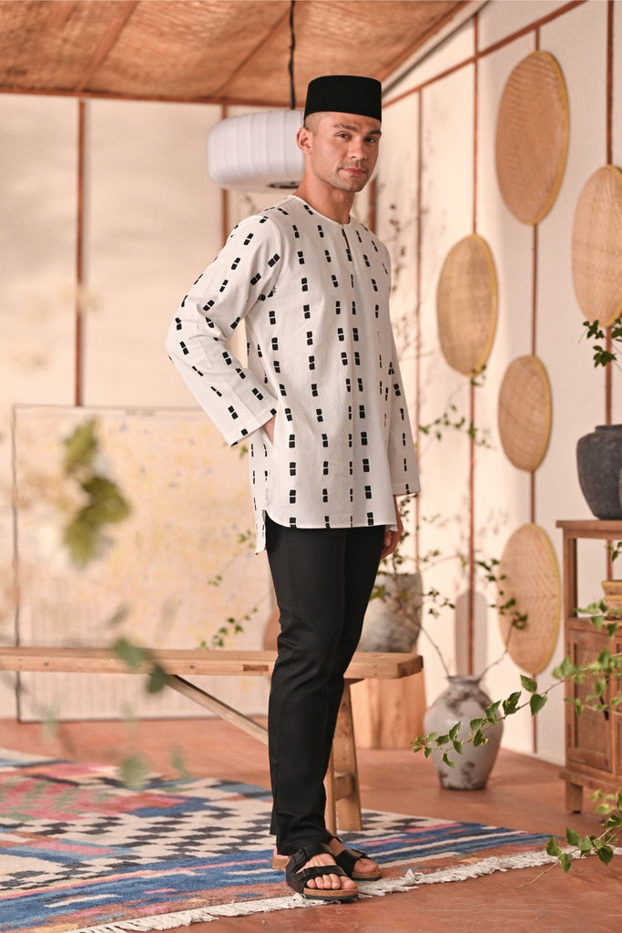 The Perfect Men Slim Fit Pants - Black