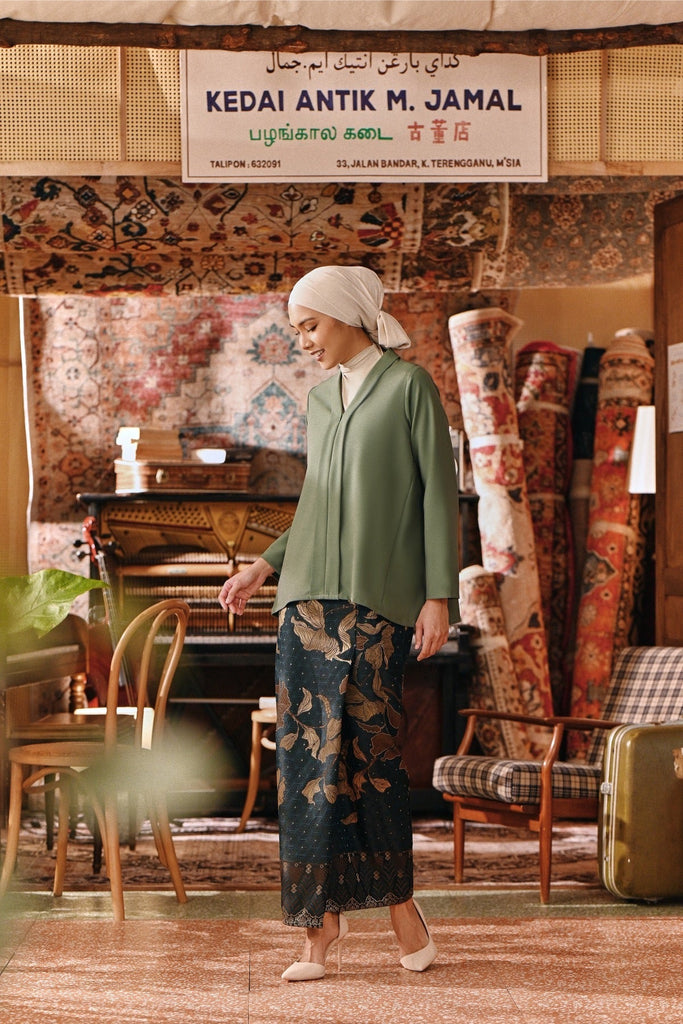 The Akar Kita Women Kebaya Top - Sage Green