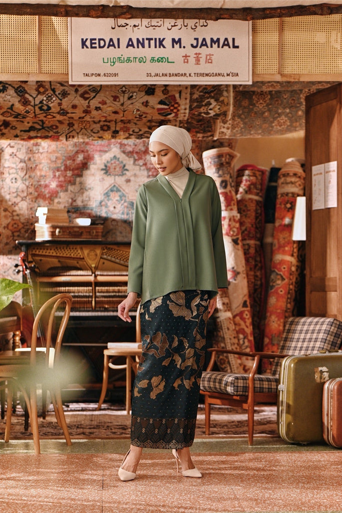 The Akar Kita Women Kebaya Top - Sage Green