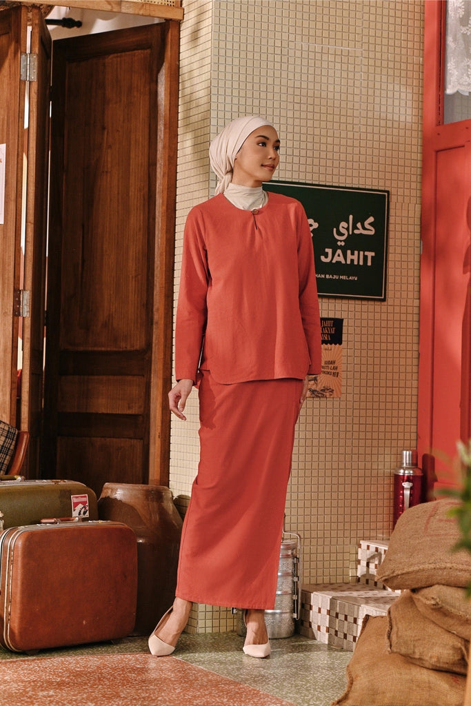 The Akar Kita Women Folded Skirt - Red Dash