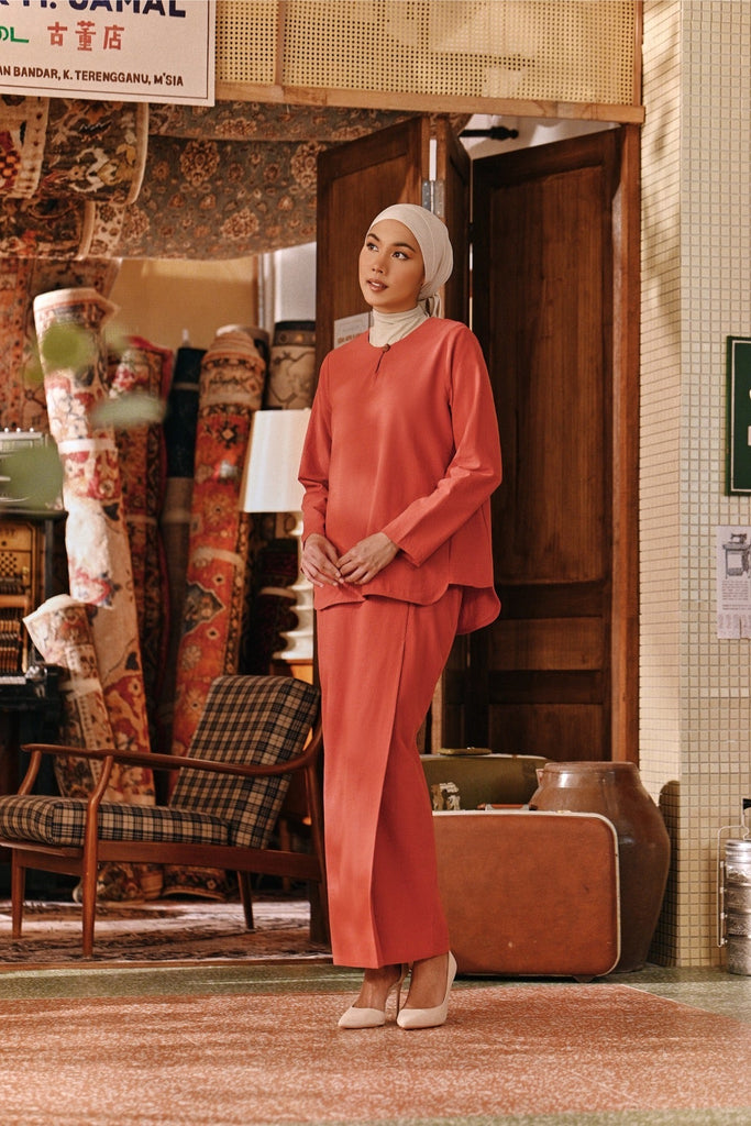 The Akar Kita Women Folded Skirt - Red Dash