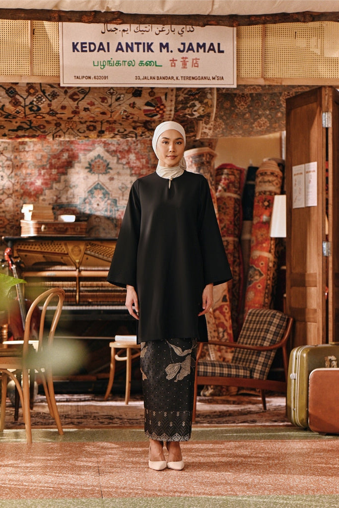 The Akar Kita Women Kurung Riau Top - Black
