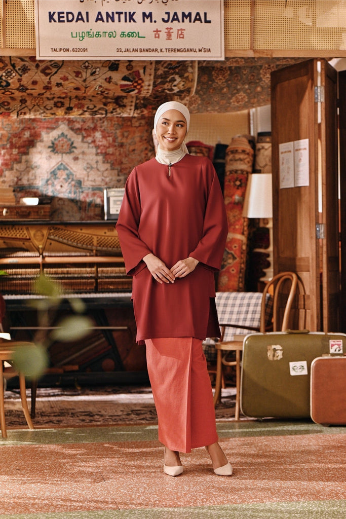 The Akar Kita Women Folded Skirt - Red Dash