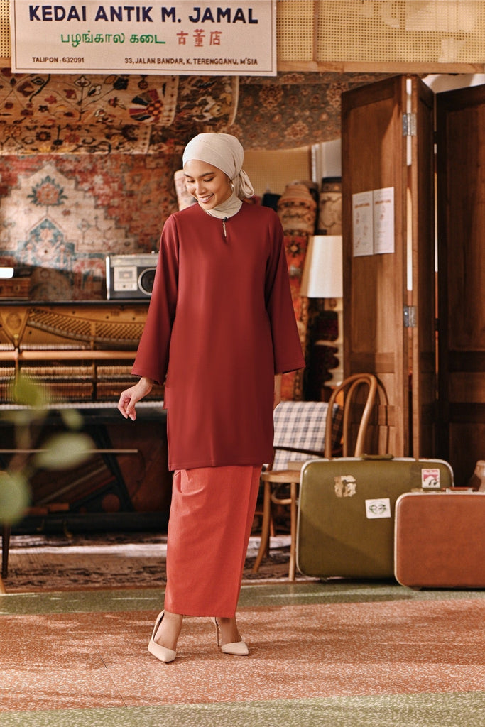 The Akar Kita Women Folded Skirt - Red Dash