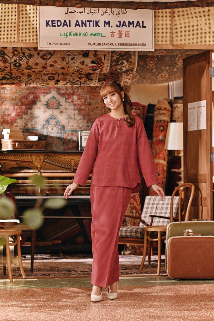 The Akar Kita Women Folded Skirt - Nature Scarlet