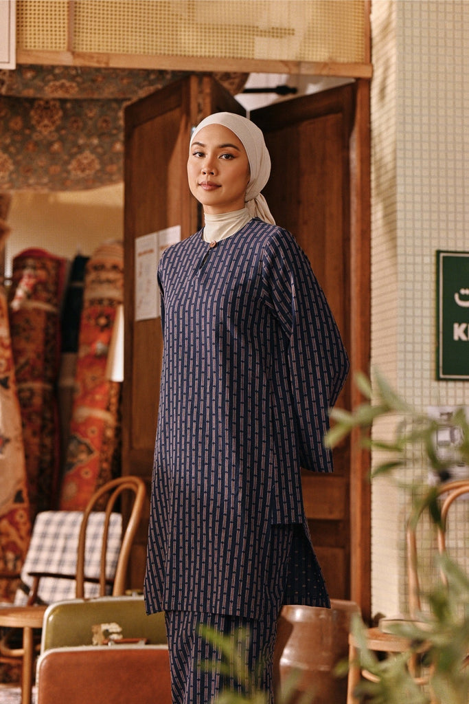 The Akar Kita Women Kurung Riau Top - Ocean Streak