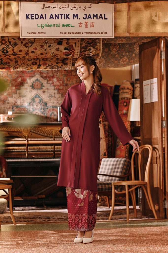 The Akar Kita Women Kebarung Top - Burgundy