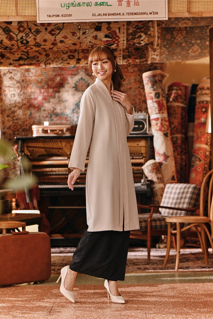 The Akar Kita Women Kebarung Top - Fog Cream