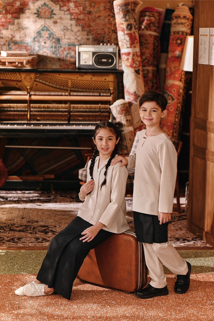 The Akar Kita Baju Melayu Teluk Belanga - Fog Cream