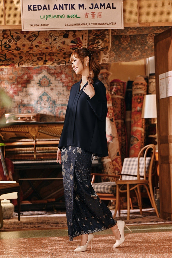 The Akar Kita Women Kebaya Top - Navy