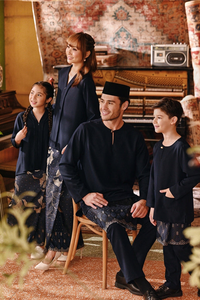 The Akar Kita Kebaya Top - Navy
