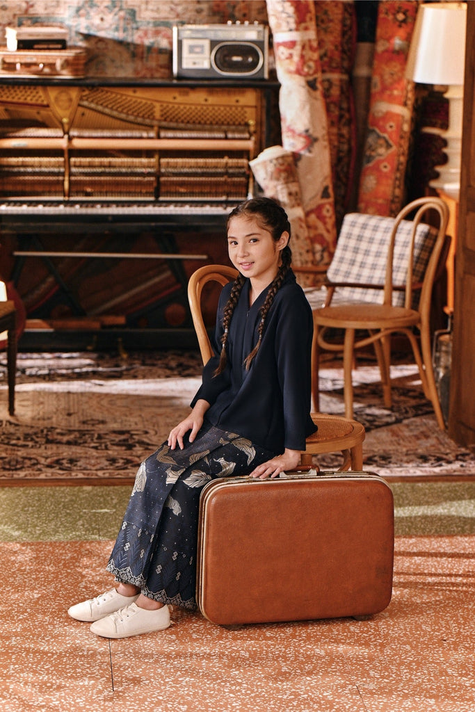 The Akar Kita Kebaya Top - Navy