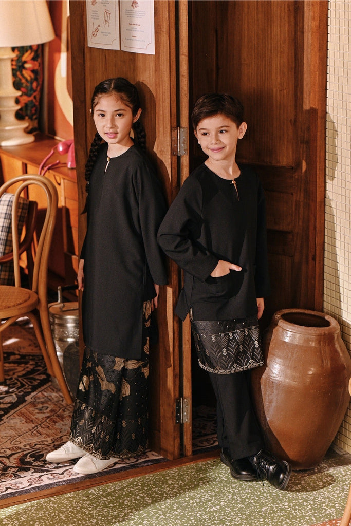 The Akar Kita Kurung Riau Top - Black