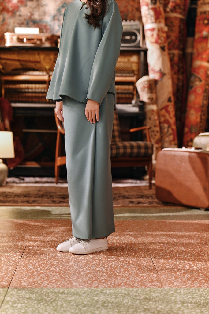 The Akar Kita Folded Skirt - Pine Green