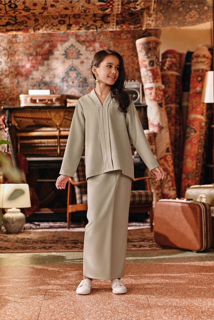The Akar Kita Kebaya Top - Pistachio