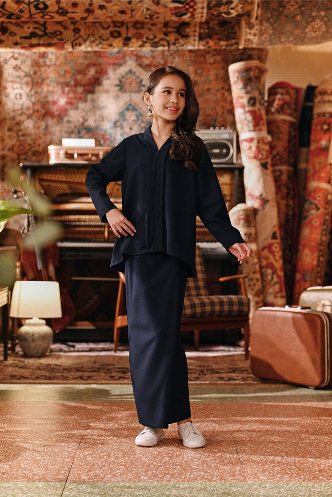 The Akar Kita Kebaya Top - Navy