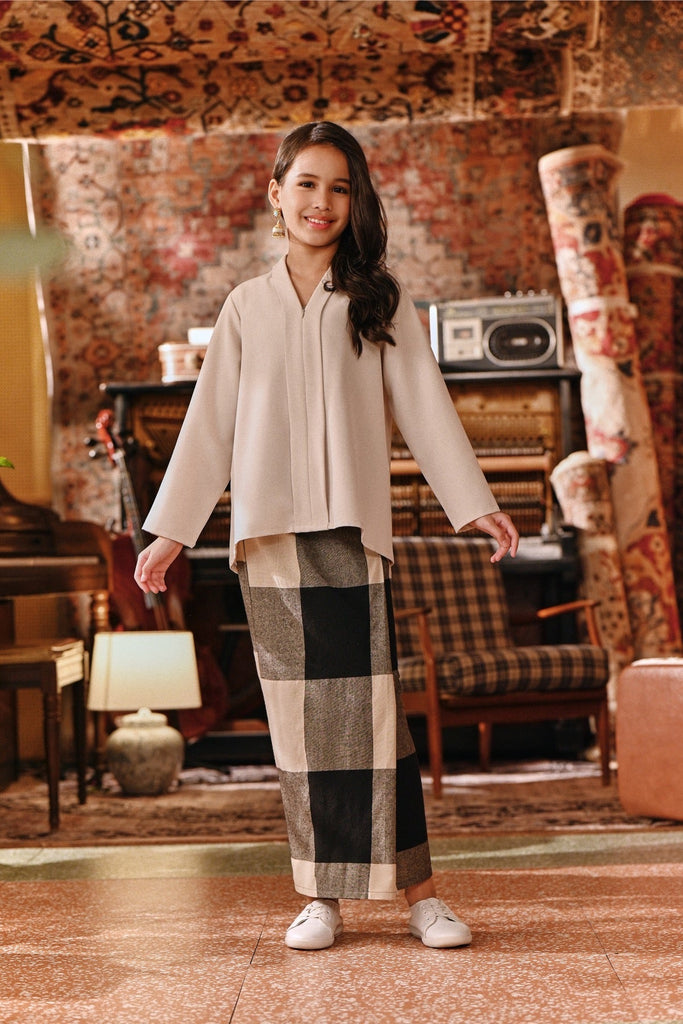 The Akar Kita Folded Skirt - Black Square