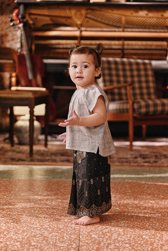 The Akar Kita Babies Kurung Raglan Top - Nature Linen