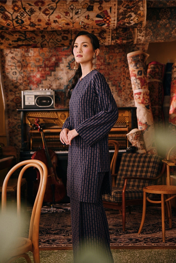The Akar Kita Women Kurung Riau Top - Ocean Streak