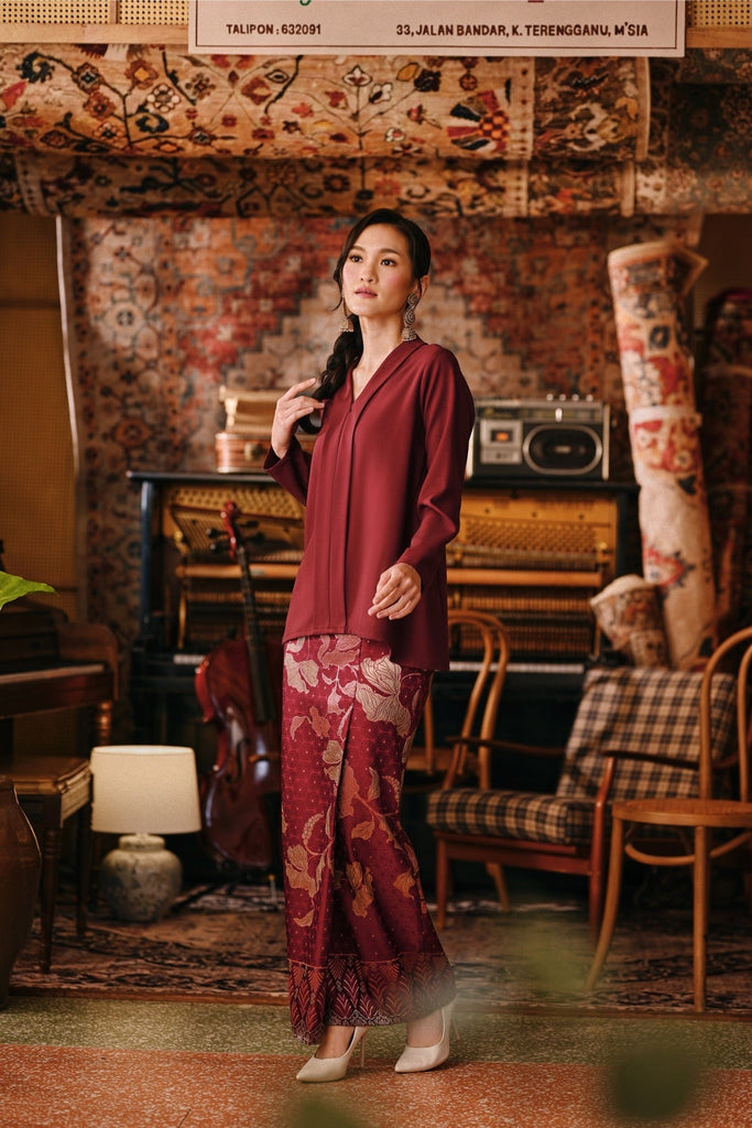 The Akar Kita Women Kebaya Top - Burgundy