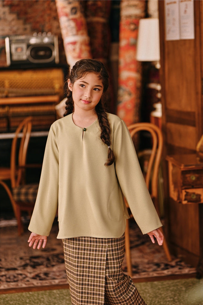 The Akar Kita Kedah Blouse Top - Pale Olive