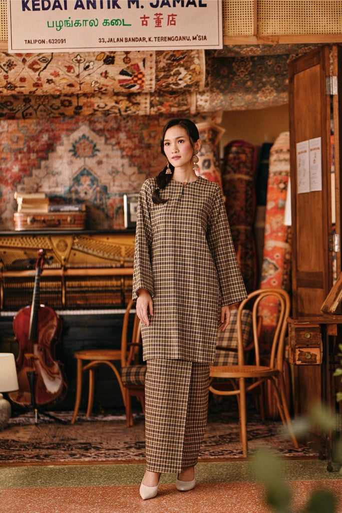 The Akar Kita Women Kurung Riau Top - Evergreen Grid