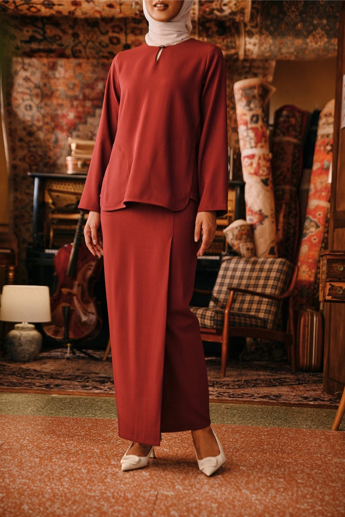 The Akar Kita Women Folded Skirt - Maroon Dust