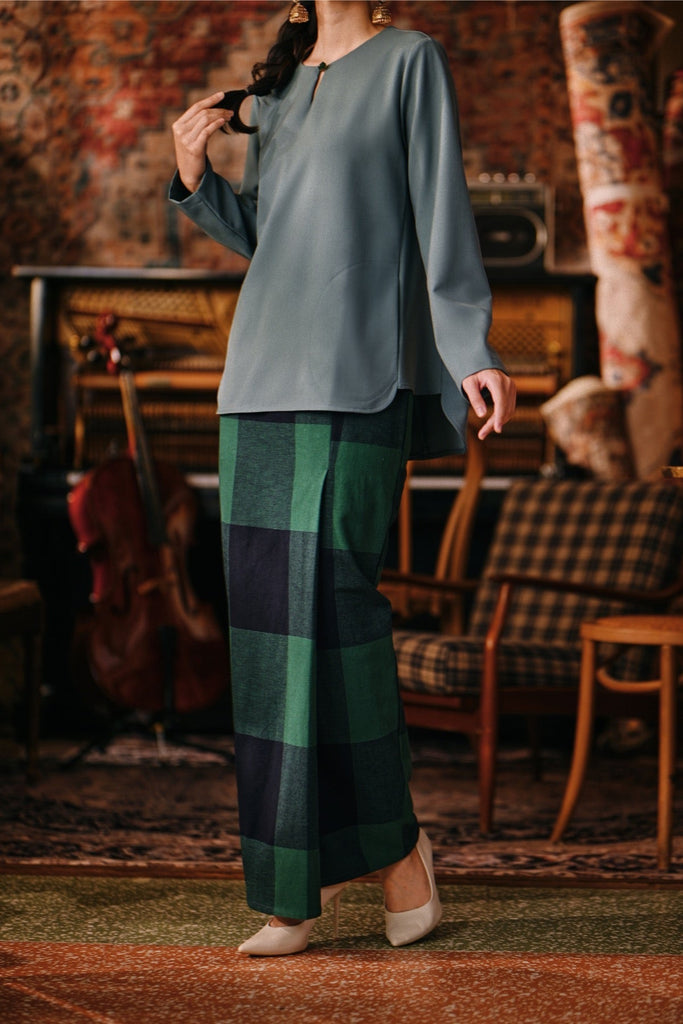 The Akar Kita Women Folded Skirt - Green Square