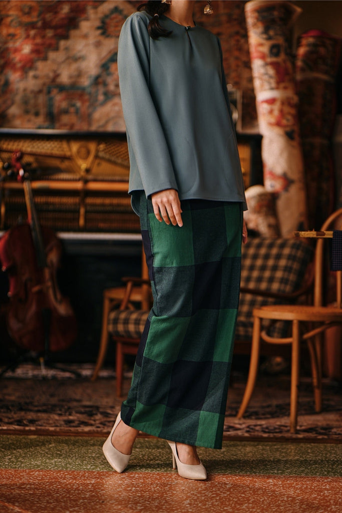 The Akar Kita Women Folded Skirt - Green Square