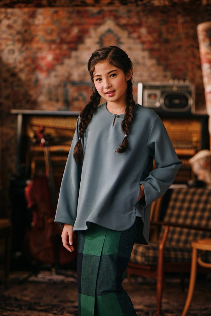 The Akar Kita Kedah Blouse Top - Pine Green
