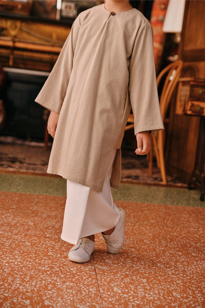 The Akar Kita Folded Skirt - Off White