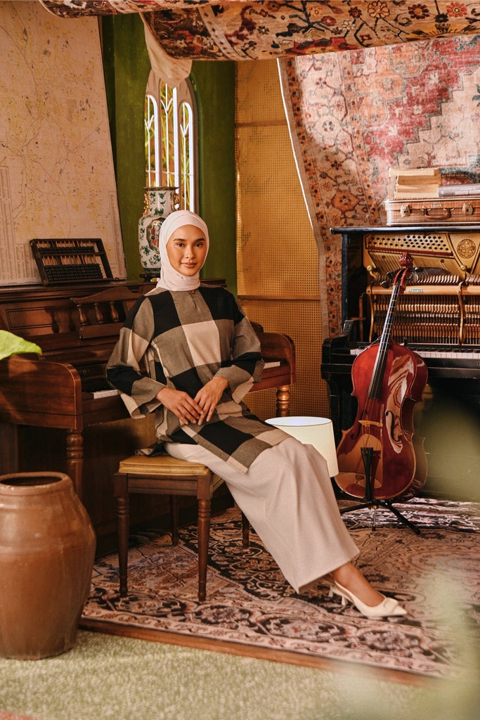 The Akar Kita Women Folded Skirt - Fog Cream