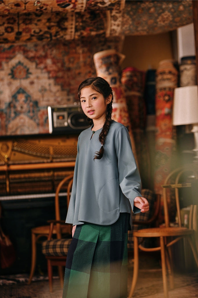 The Akar Kita Kedah Blouse Top - Pine Green