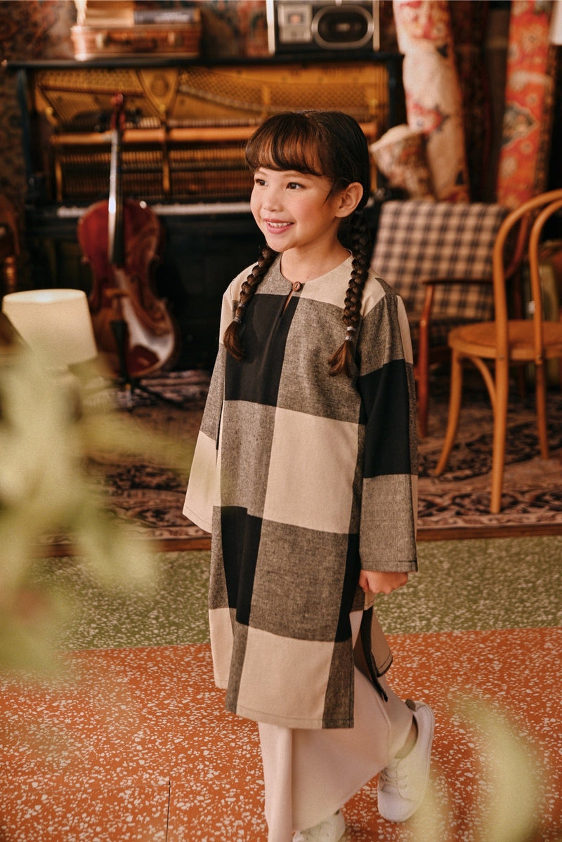 The Akar Kita Kurung Riau Top - Black Square