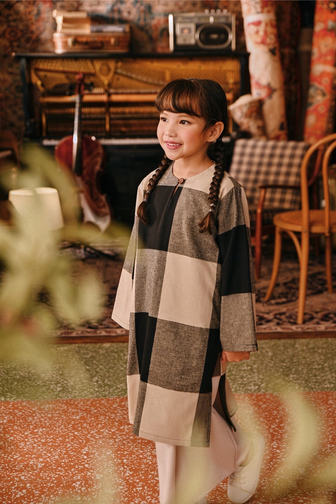 The Akar Kita Kurung Riau Top - Black Square