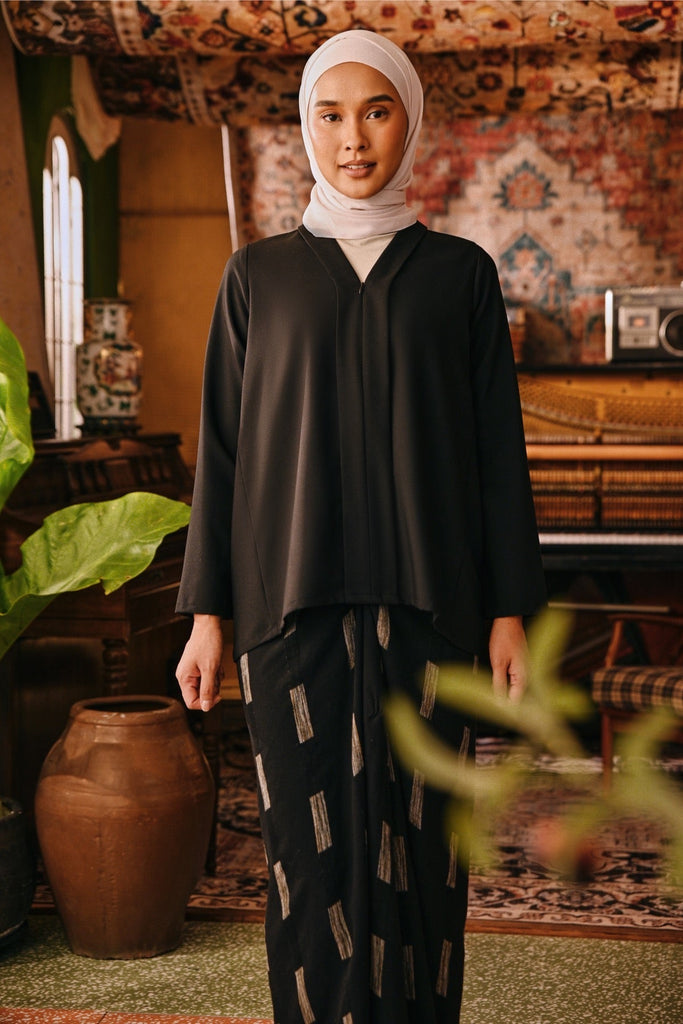 The Akar Kita Women Kebaya Top - Black