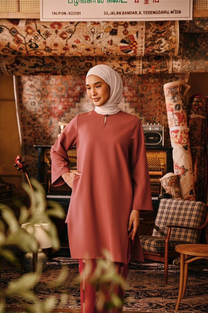 The Akar Kita Women Kurung Riau Top - Dark Mauve