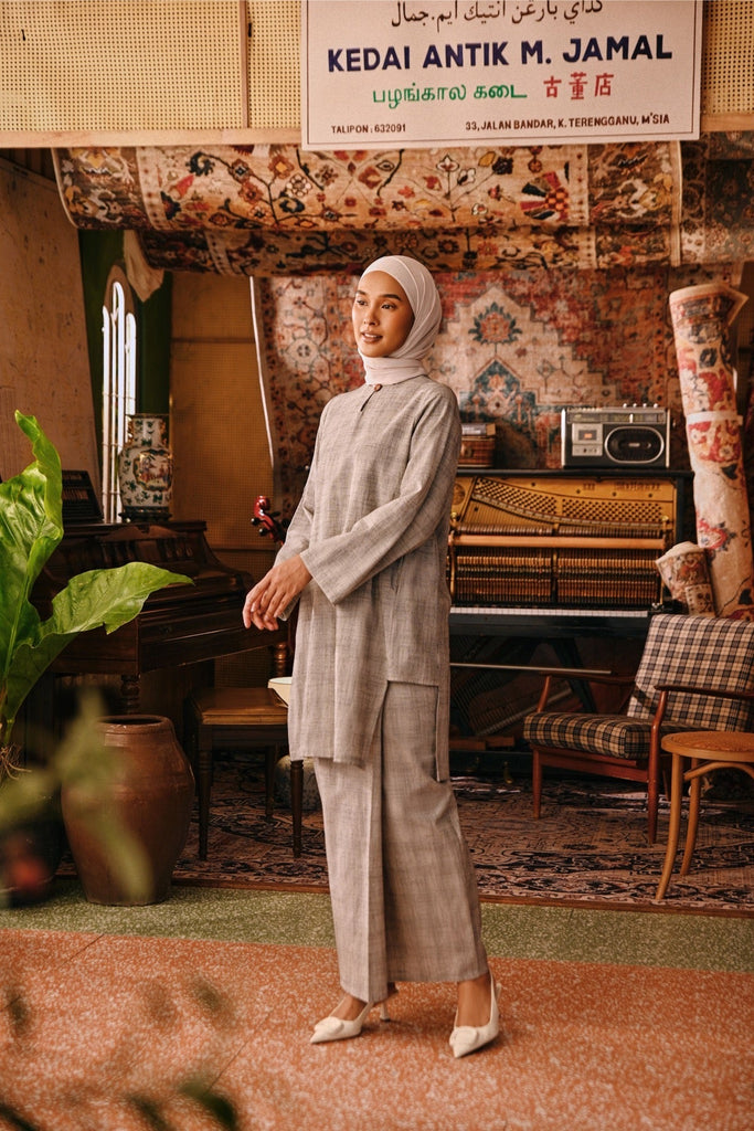 The Akar Kita Women Kurung Riau Top - Nature Linen