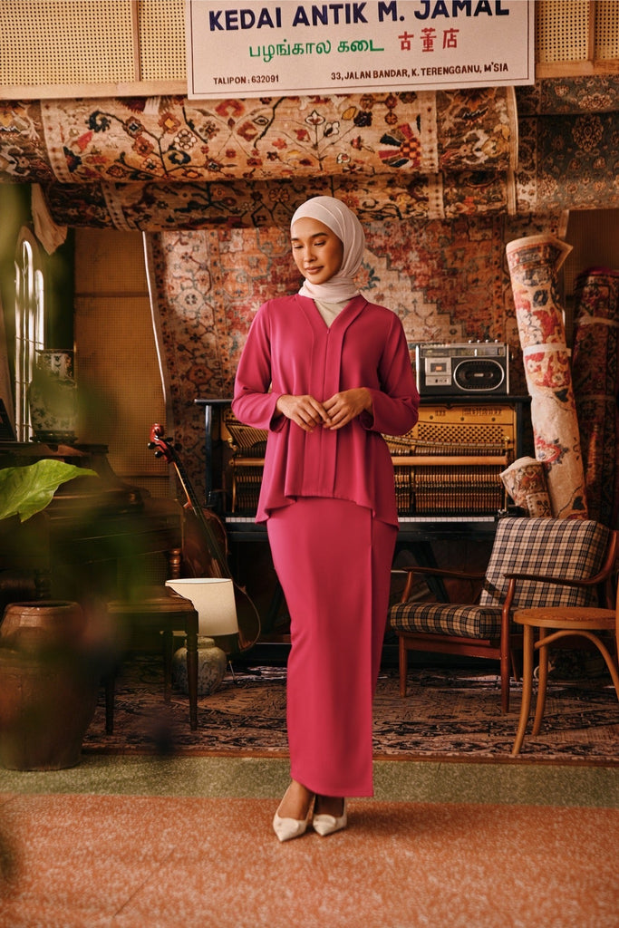 The Akar Kita Women Folded Skirt - Magenta