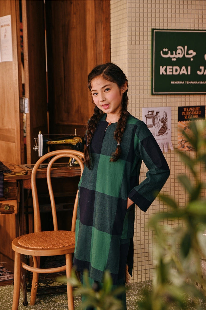 The Akar Kita Kurung Riau Top - Green Square