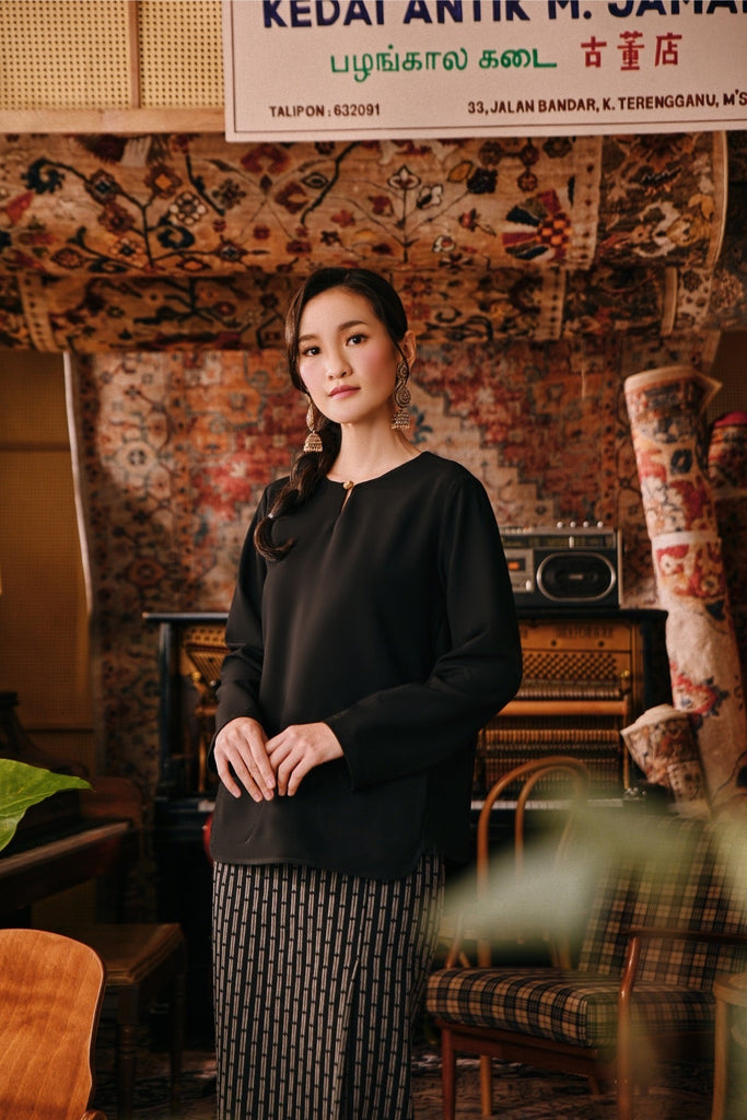 The Akar Kita Women Kedah Blouse Top - Black