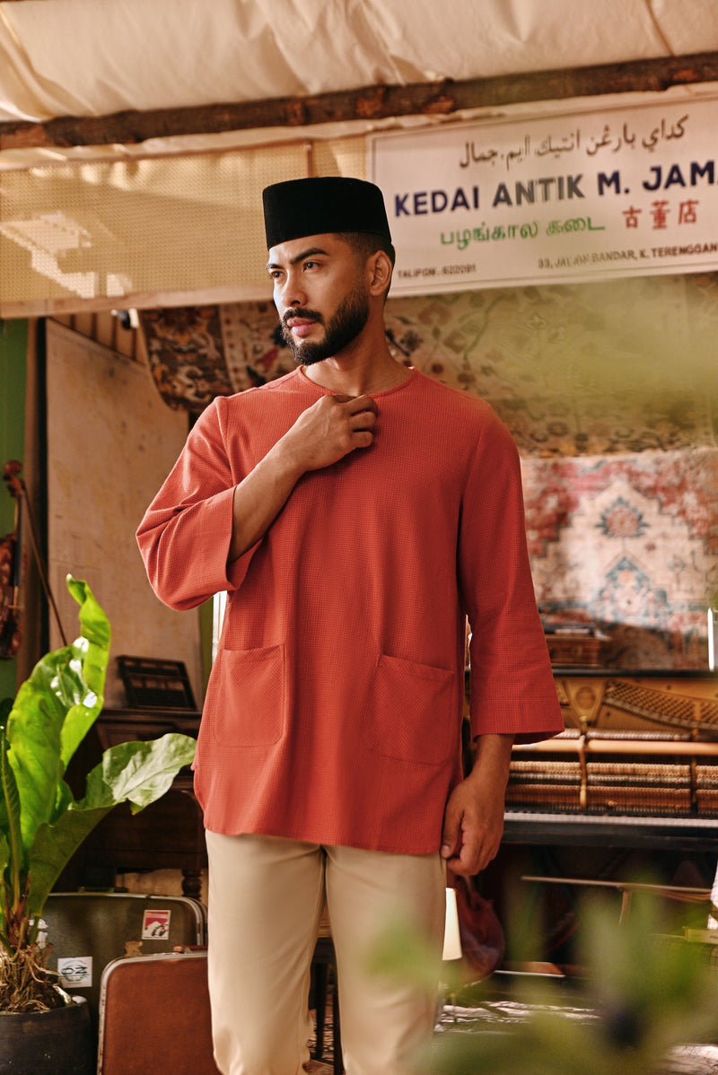 The Akar Kita Men 3/4 Sleeve Kurta - Red Dash