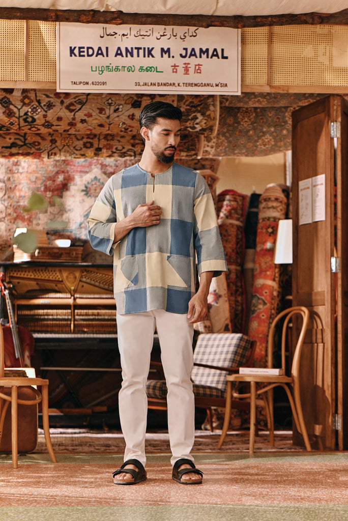The Akar Kita Men 3/4 Sleeve Kurta - Blue Square