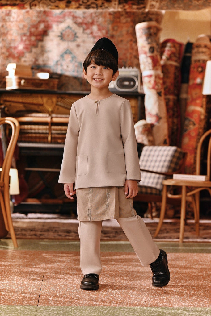 The Akar Kita Baju Melayu Teluk Belanga - Nude