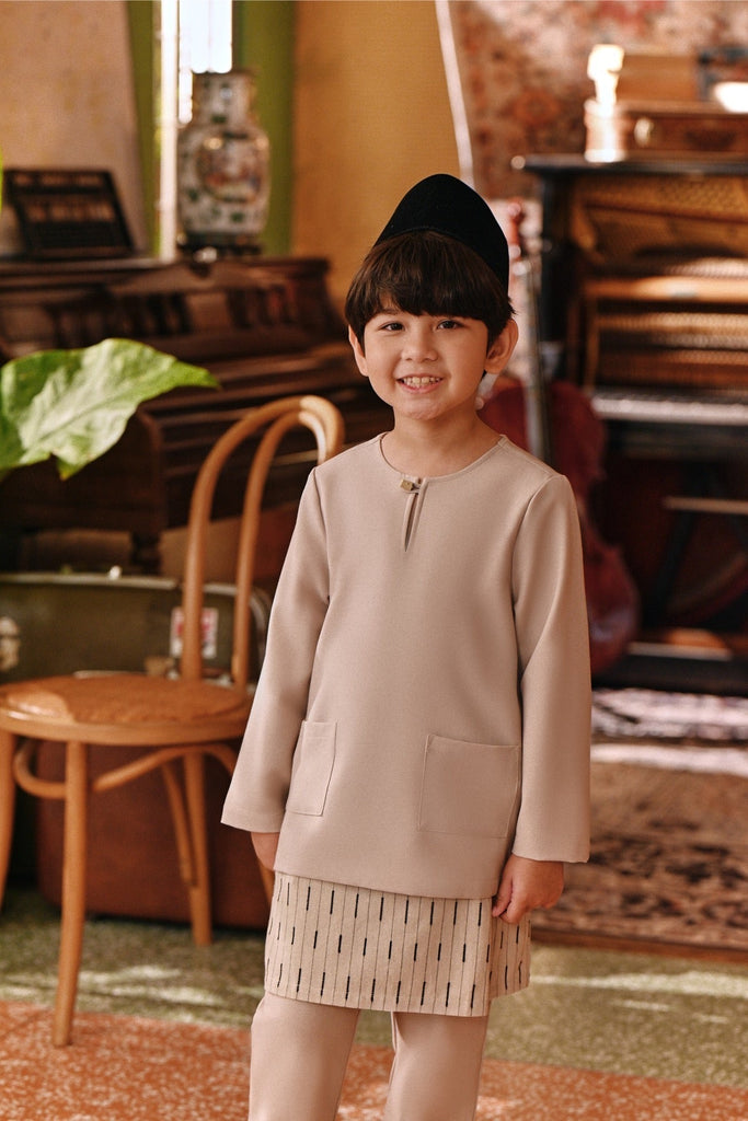 The Akar Kita Baju Melayu Teluk Belanga - Nude