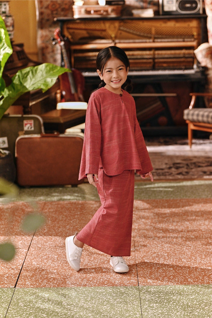 The Akar Kita Folded Skirt - Nature Scarlet