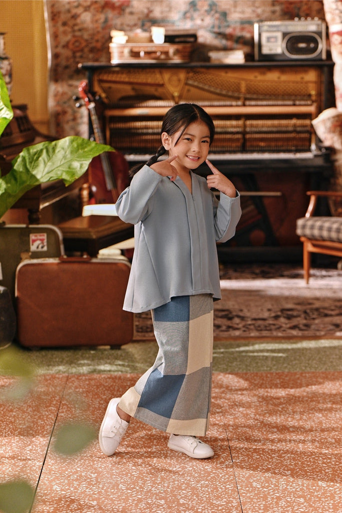 The Akar Kita Kebaya Top - Silver Blue