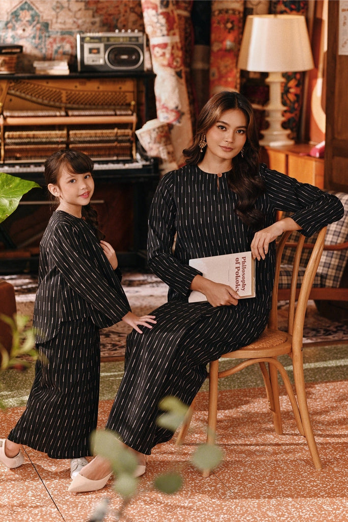 The Akar Kita Women Folded Skirt - Black Harvest